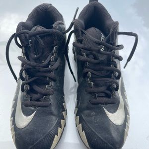 Nike Menace Shark a Football Cleat